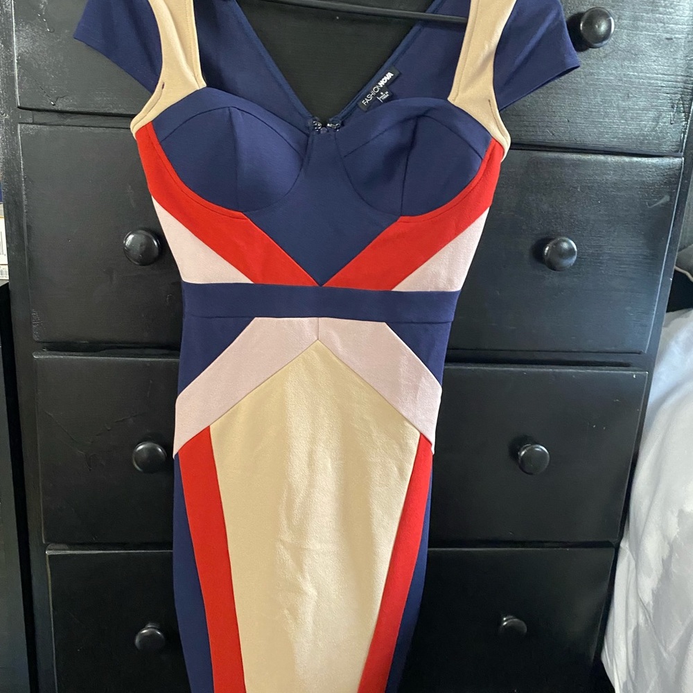 Dress - Picture 4 of 4